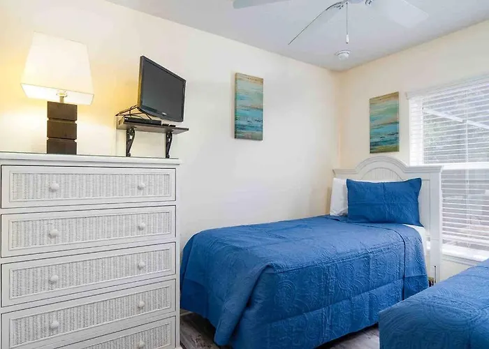 5 Bedroom, 7 Bed , 3 Bathroom Midterm Rental Home With Pool And Game Room, Near Disney
