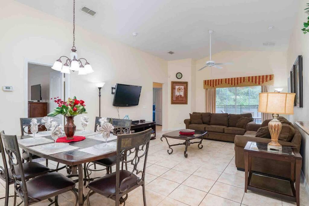 5 Bedroom, 7 Bed , 3 Bathroom Midterm With Pool And Game Room, Near * Davenport