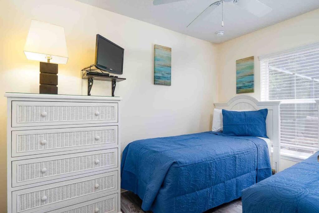 5 Bedroom, 7 Bed , 3 Bathroom Midterm With Pool And Game Room, Near Davenport