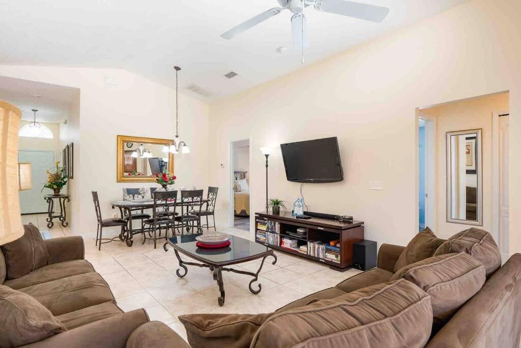 5 Bedroom, 7 Bed , 3 Bathroom Midterm With Pool And Game Room, Near Holiday home